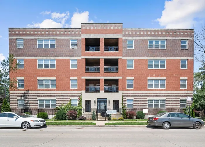 Kenwood Apartments, Downtown Hyde Park